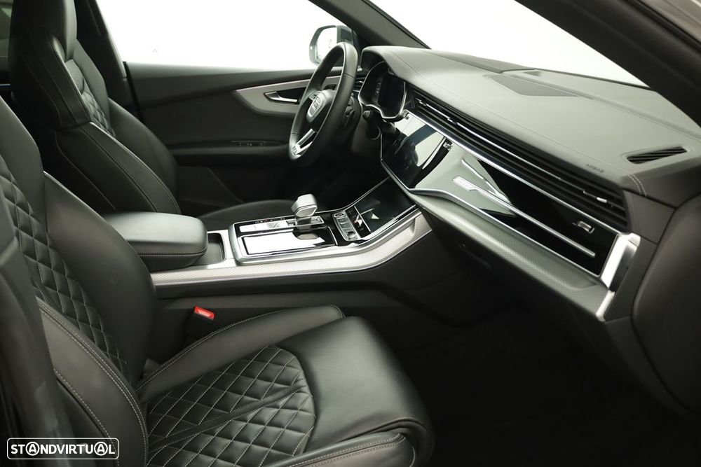 Audi Q8 55 TFSIe quattro Tiptronic - 25
