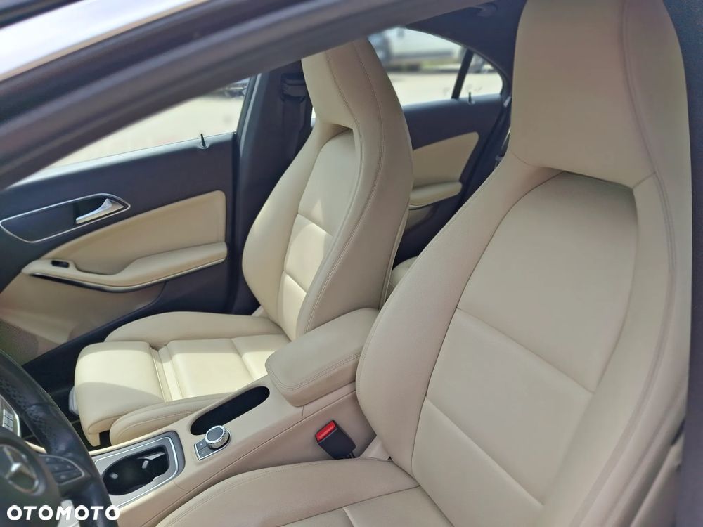 Mercedes-Benz CLA 250 4-Matic - 14