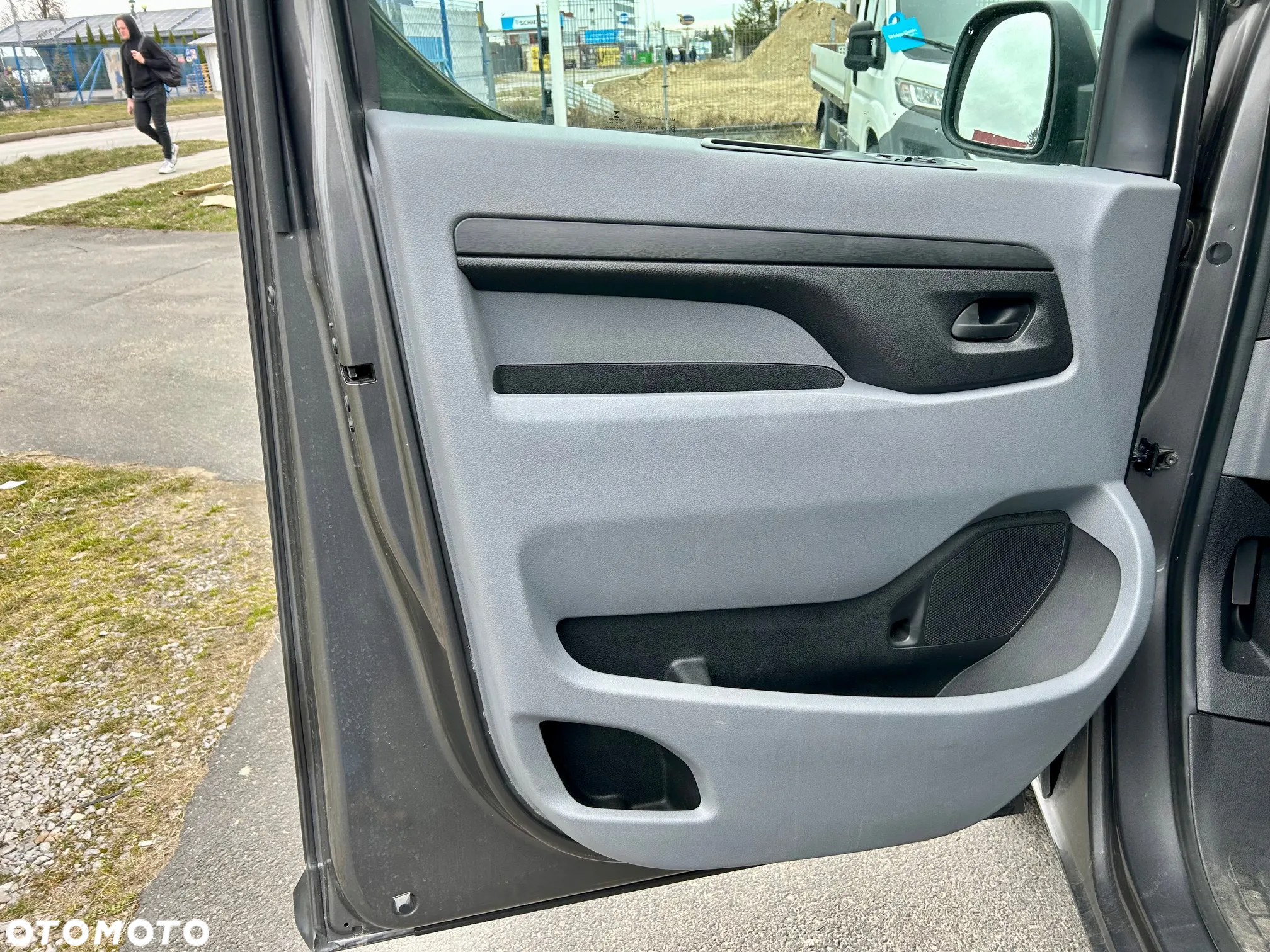 Opel Vivaro - 10