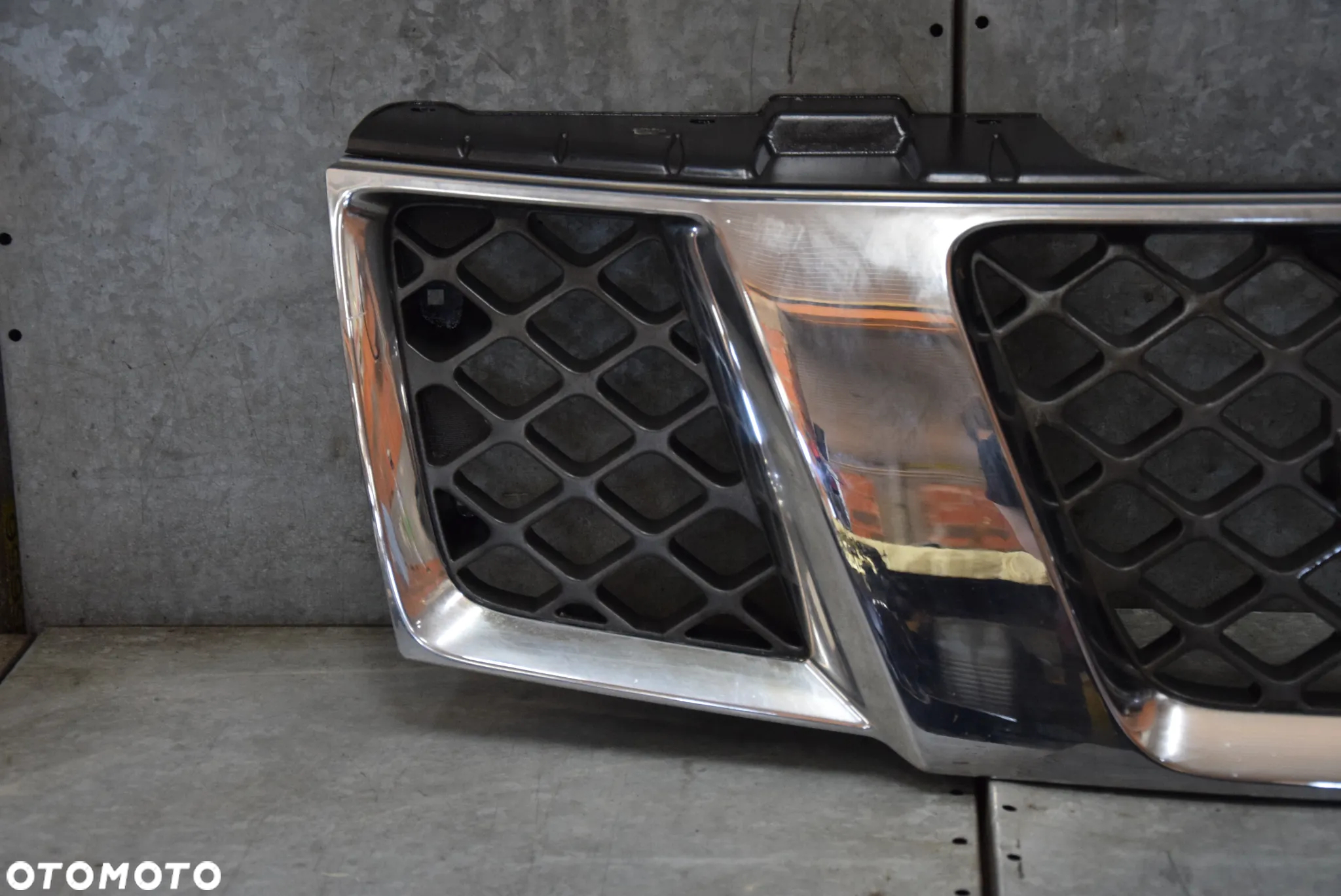NISSAN NAVARA D40 GRILL ATRAPA - 2