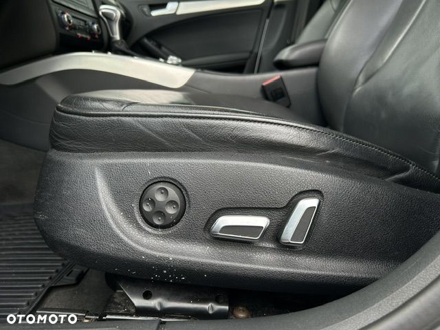 Audi A4 Limousine - 11