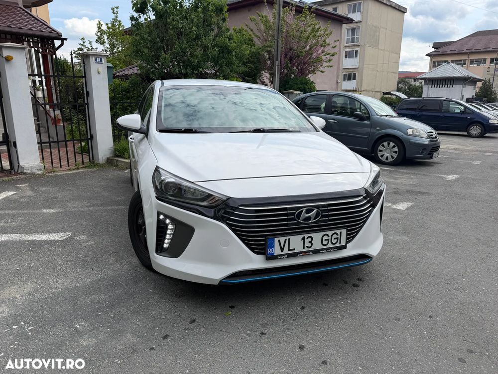 Hyundai IONIQ - 3
