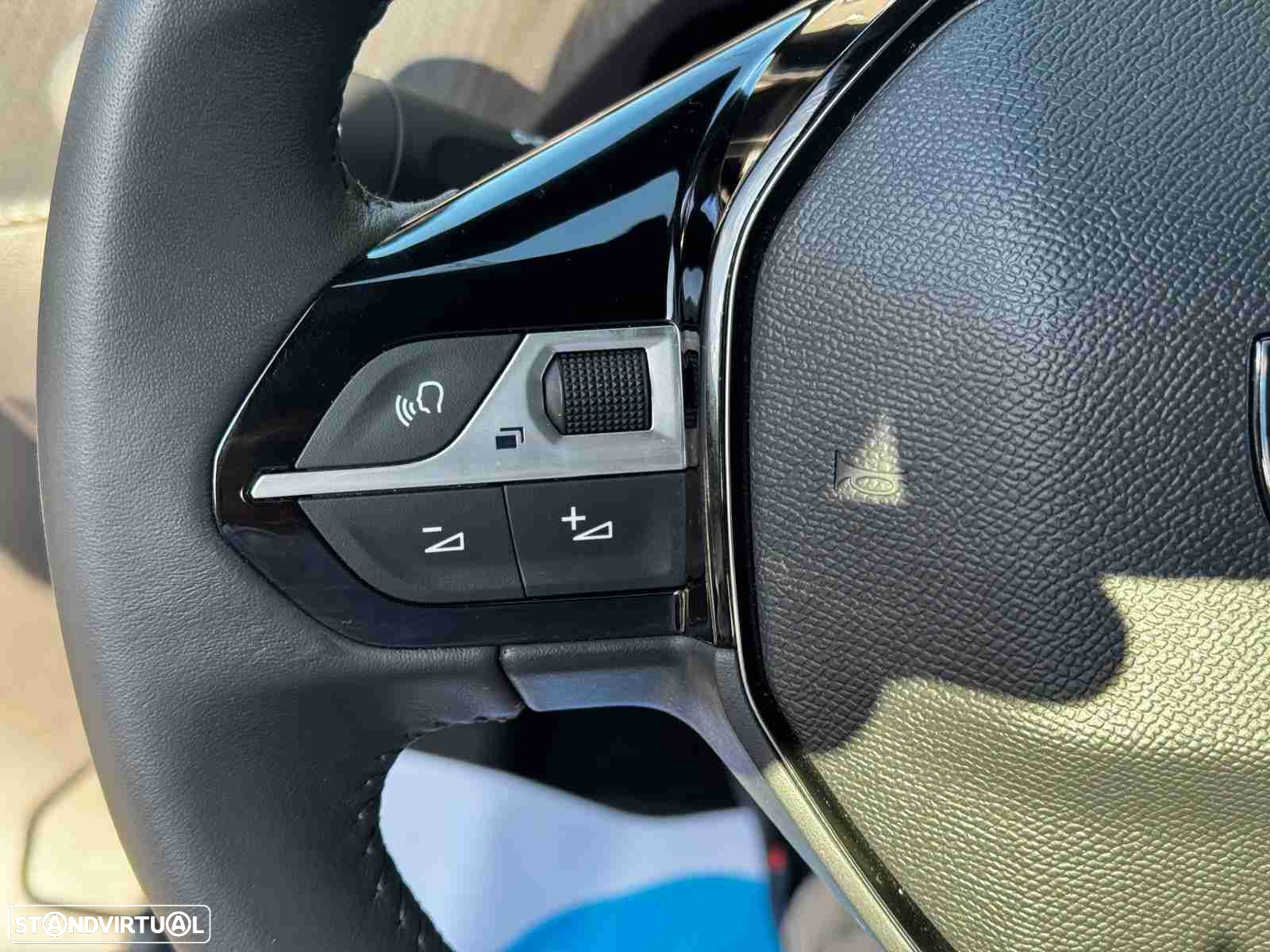 Peugeot e-2008 54 kWh Active - 8