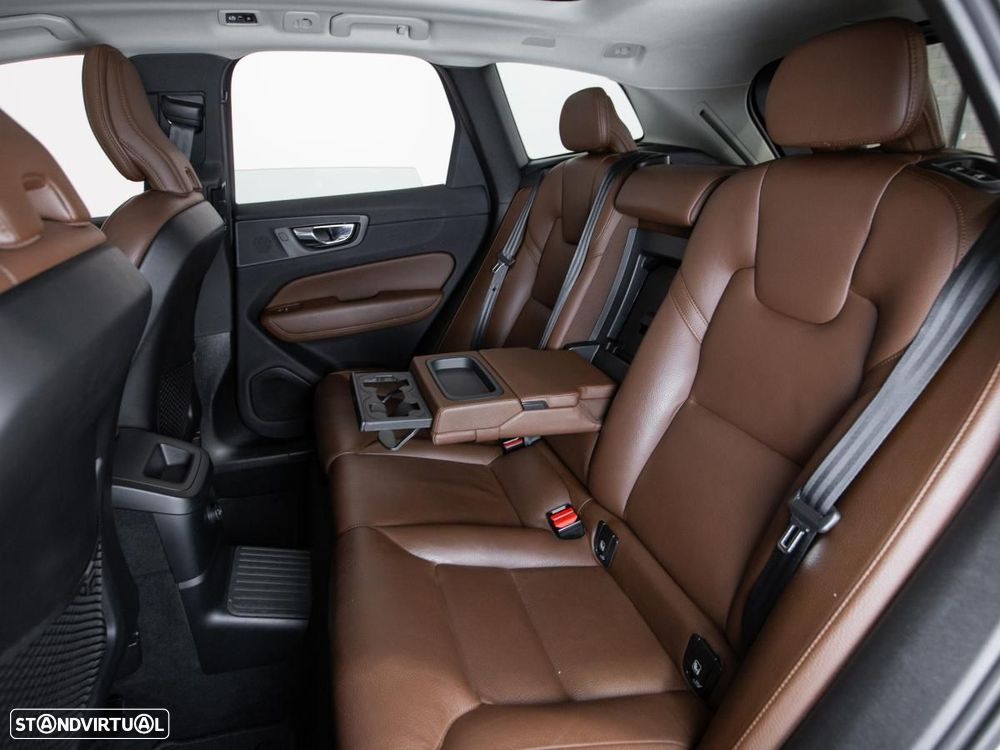 Volvo XC 60 2.0 T8 PHEV Momentum Plus AWD - 11