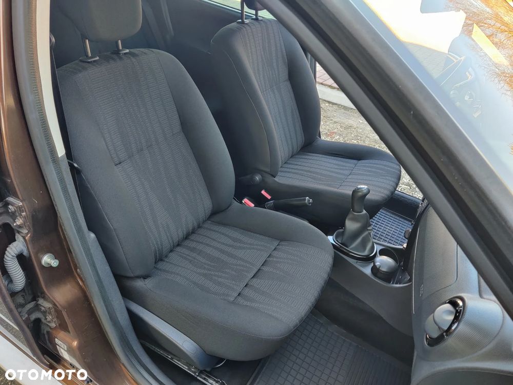 Dacia Duster 1.6 16V 105 4x2 Celebration - 27