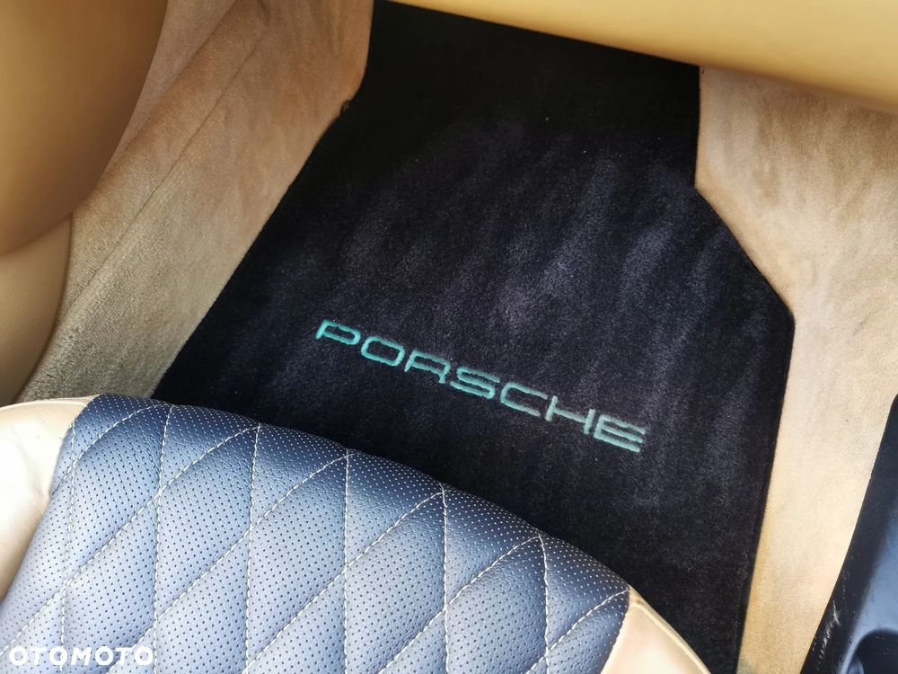 Porsche 911 Carrera Cabrio - 12