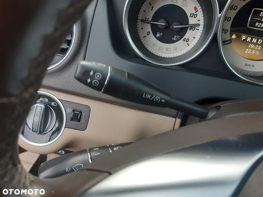 Mercedes-Benz Klasa C 180 CGI Automatik BlueEFFICIENCY - 25