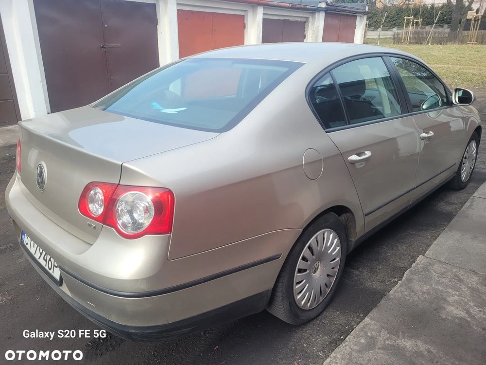 Volkswagen Passat 1.9 TDI DPF Individual Chrom - 4
