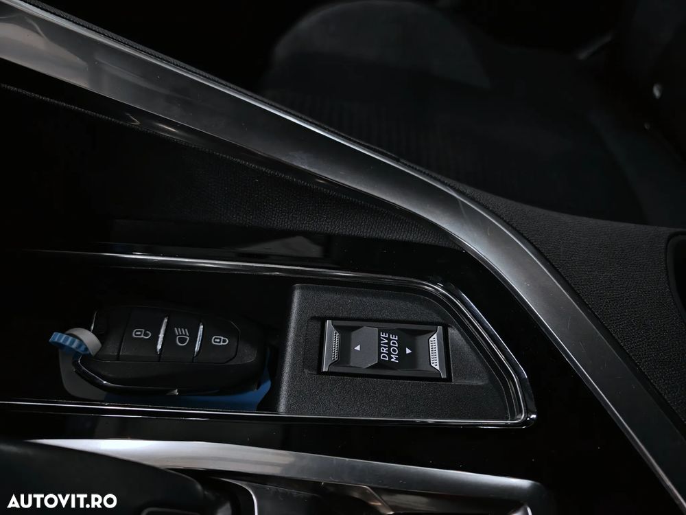 Peugeot 3008 1.2 PureTech S&S EAT8 Allure - 22