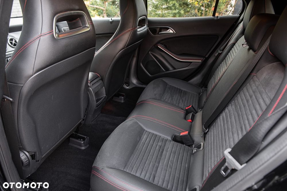 Mercedes-Benz GLA 200 (CDI) d 4Matic 7G-DCT AMG Line - 30