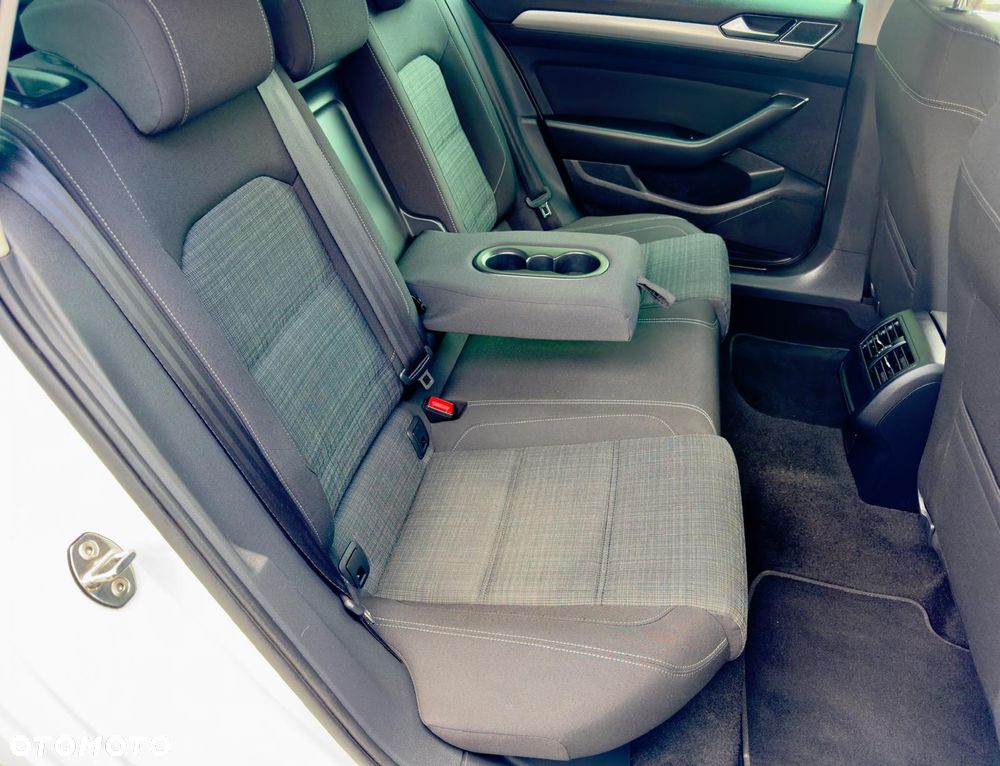 Volkswagen Passat Variant 2.0 TSI Business DSG - 28