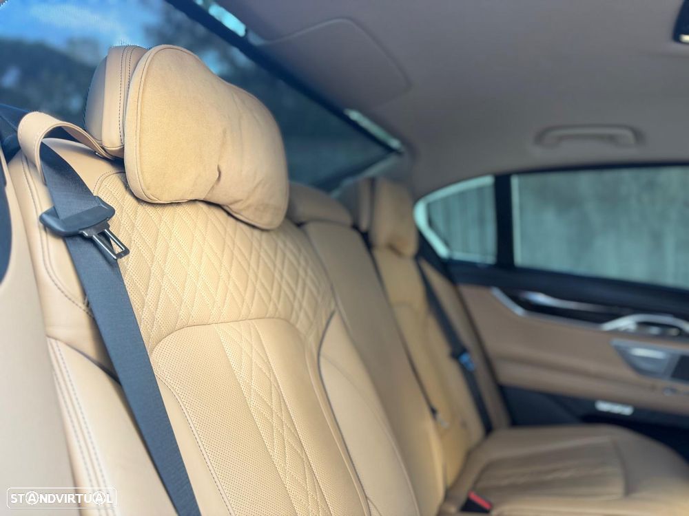 BMW 750 d xDrive Pack M - 30