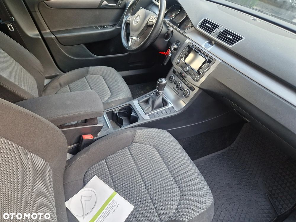 Volkswagen Passat 2.0 Blue TDI SCR Comfortline - 16