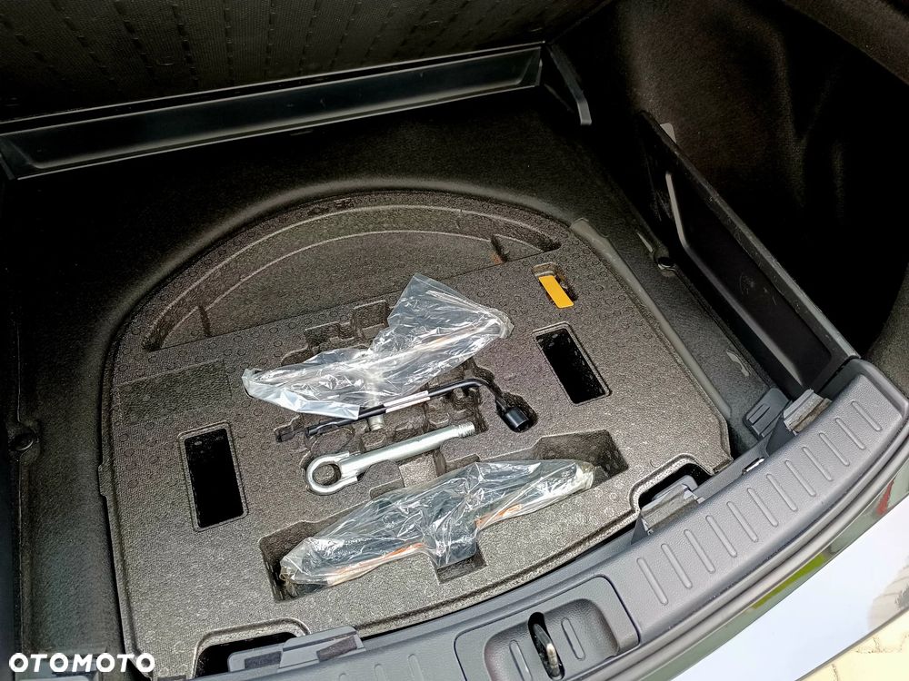Toyota Corolla 1.8 Hybrid Comfort - 17