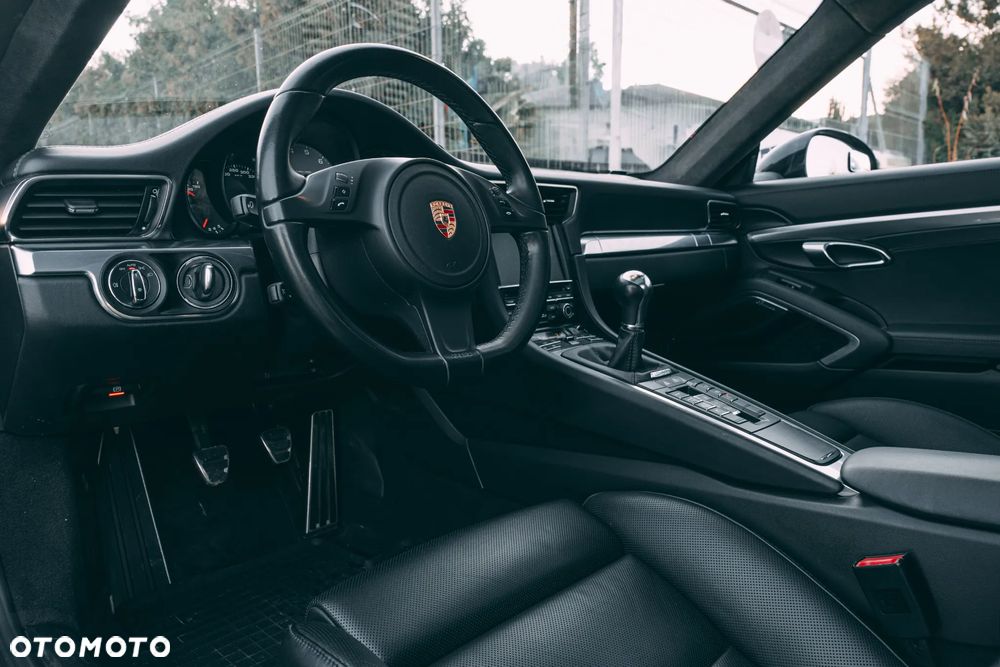 Porsche 911 Carrera 4S - 11
