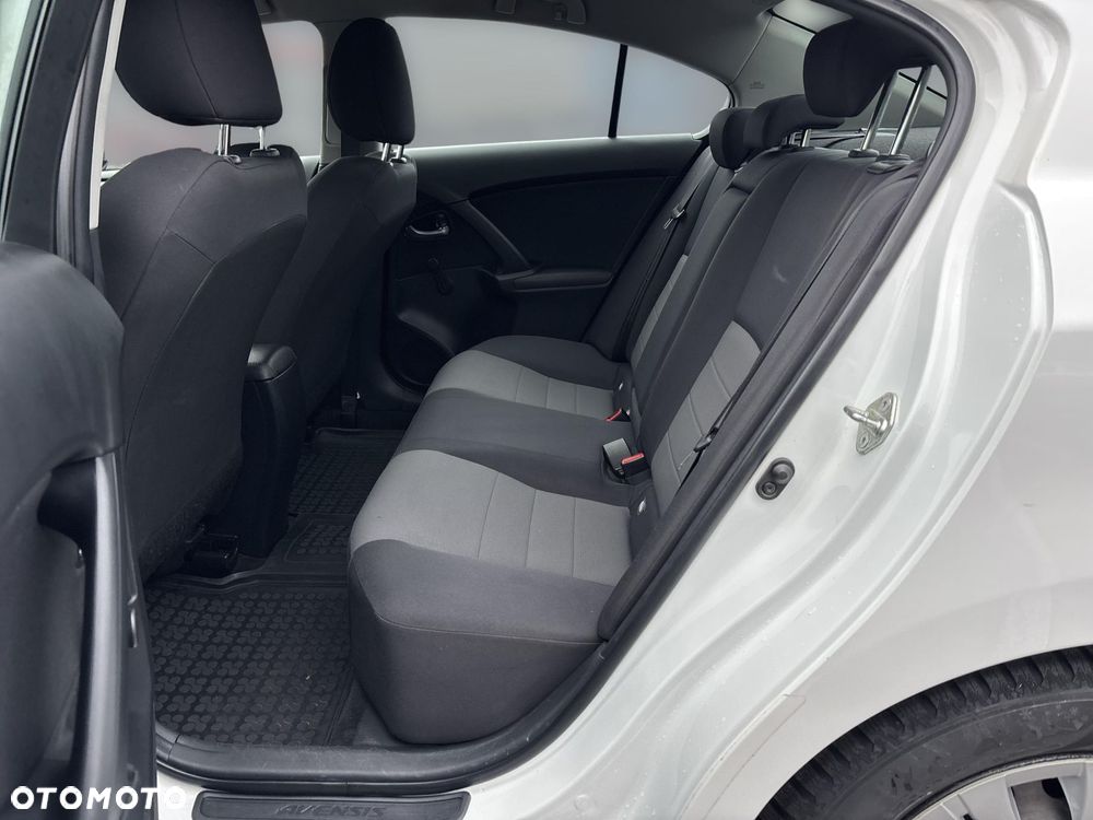 Toyota Avensis 1.8 Active - 15