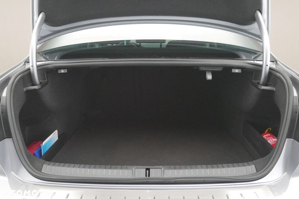 Volkswagen Passat - 16