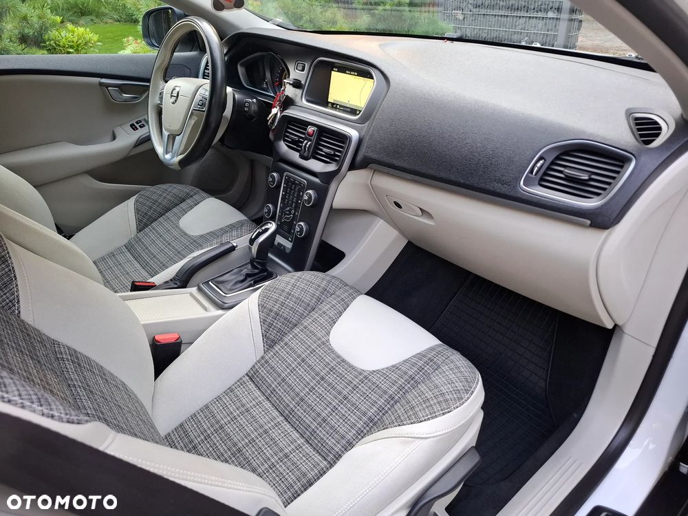 Volvo V40 Cross Country D3 Drive-E Dynamic Edition - 28