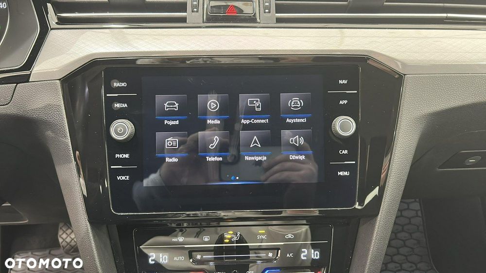 Volkswagen Passat - 19