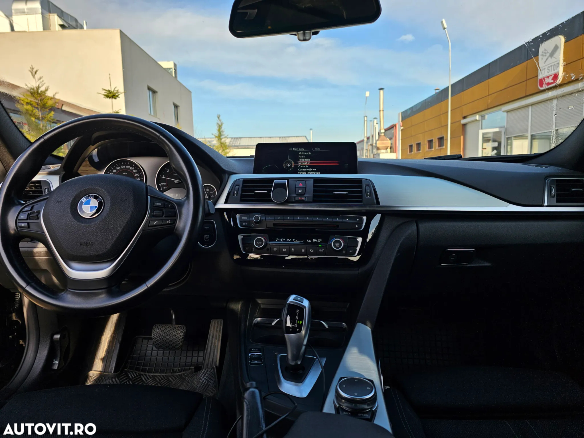 BMW Seria 3 318i Aut. Sport Line - 26