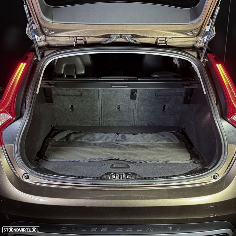 Volvo V60 Cross Country 2.0 D4 Pro Geartronic - 17