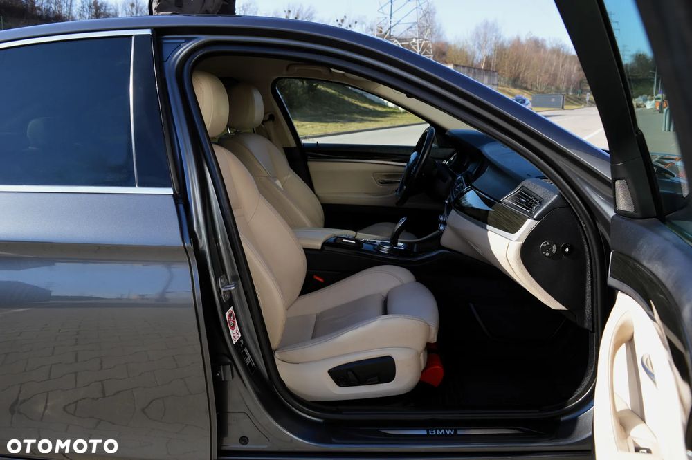 BMW Seria 5 520d xDrive Luxury Line - 11