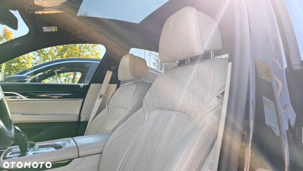 BMW Seria 7 750i xDrive sport - 6