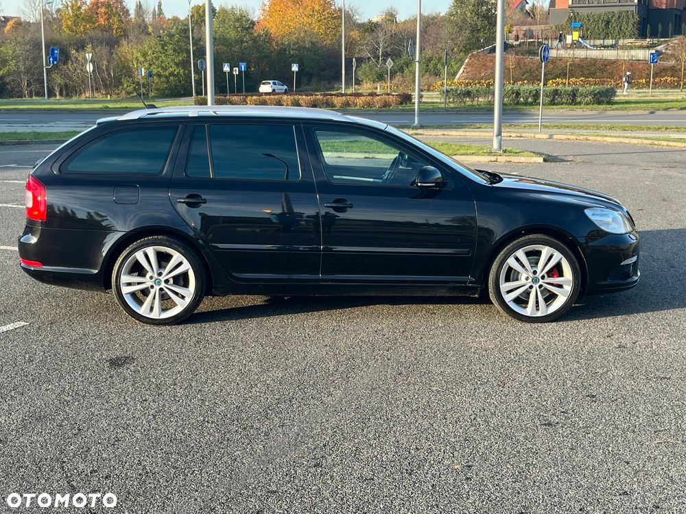 Skoda Octavia 2.0 TDI DPF RS DSG - 32