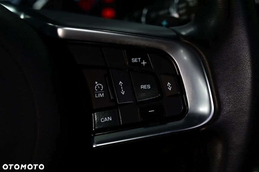 Jaguar F-Pace - 29