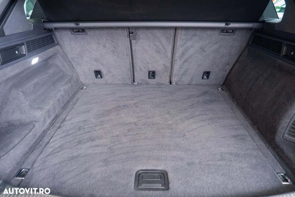 Volkswagen Touareg - 12
