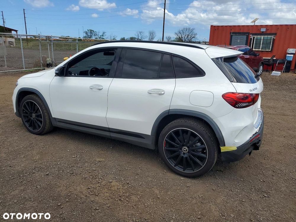 Mercedes-Benz GLA 250 AMG Line - 2