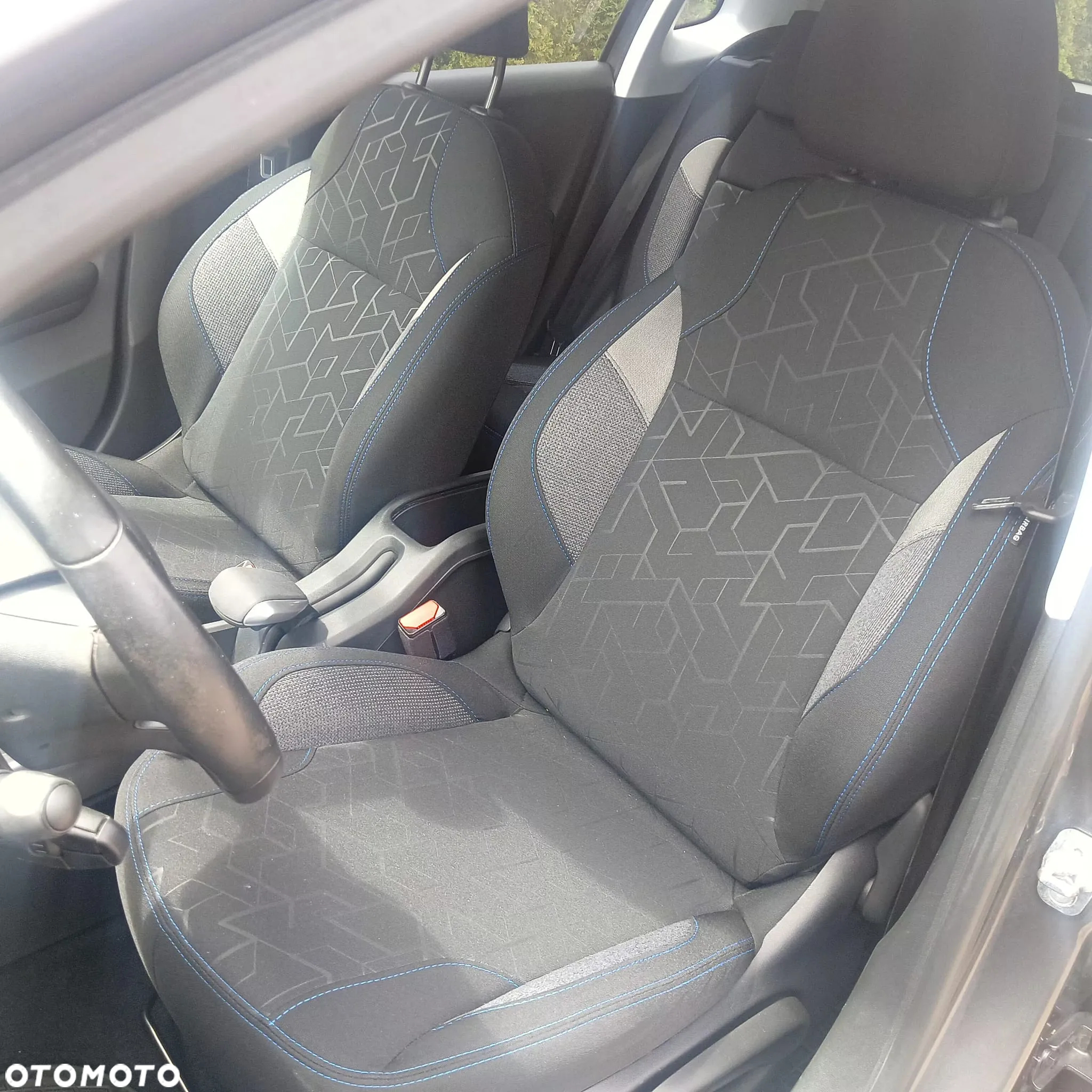 Peugeot 2008 - 8