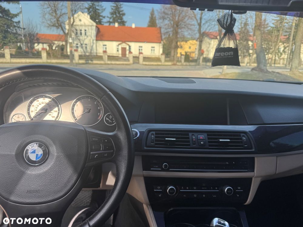 BMW Seria 5 528i xDrive Modern Line - 23