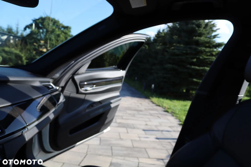 BMW Seria 7 750i - 36