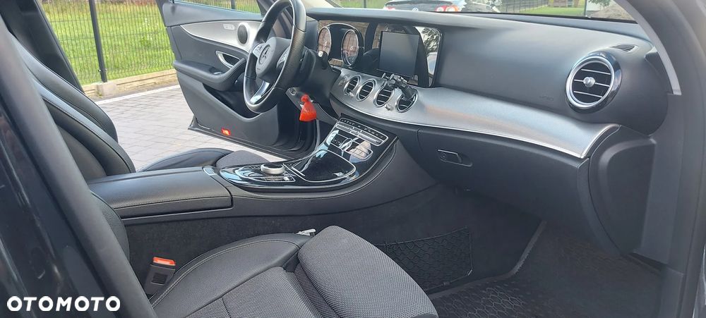 Mercedes-Benz Klasa E 220 d 9G-TRONIC - 12