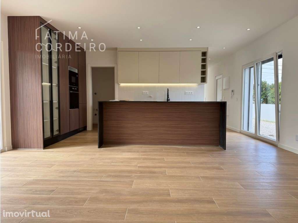 T3 Térrea com Piscina, inserida em lote de terreno de 552m2 Fernão ... - Grande imagem: 5/24