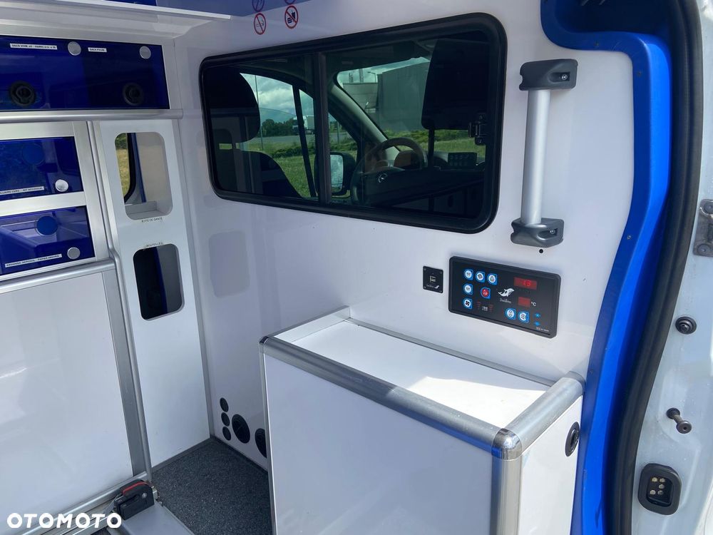 Opel Ambulans Karetka vivaro - 17