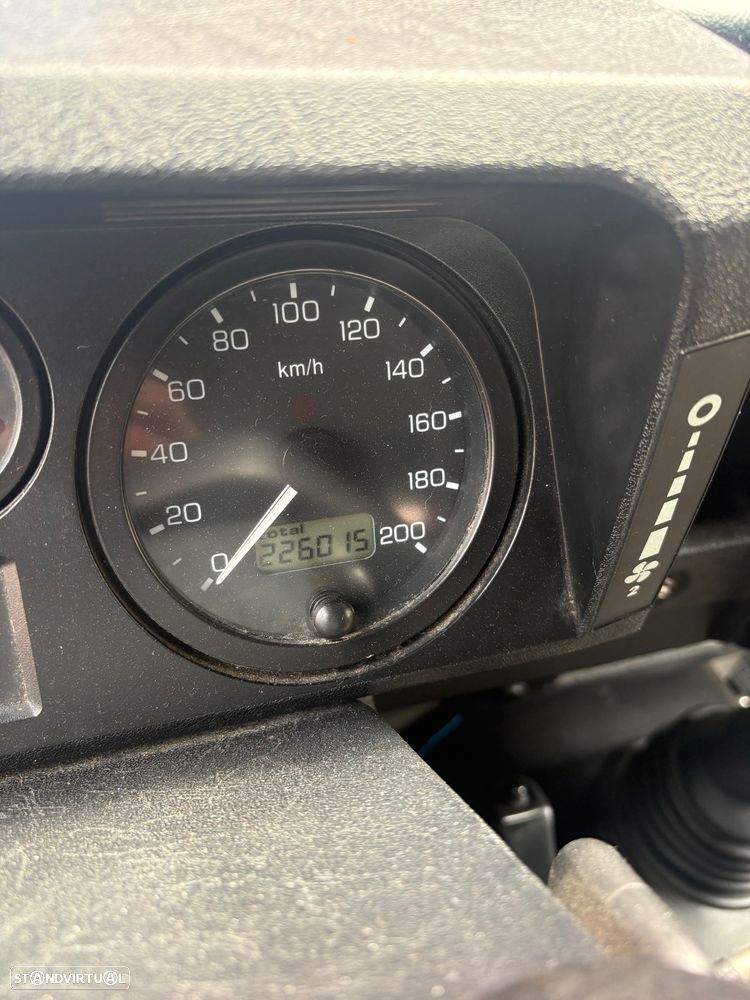 Land Rover Defender 90 2.5 Td5 E - 42