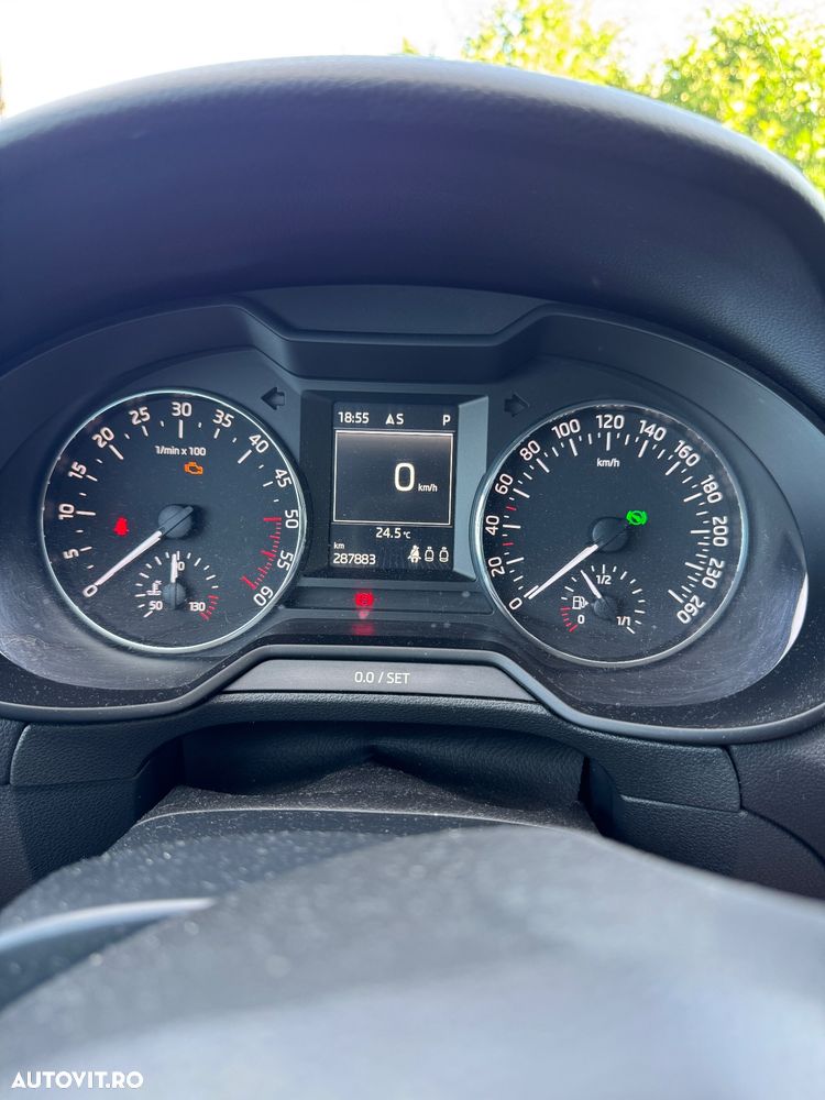 Skoda Octavia 1.6 TDI STYLE DSG - 5