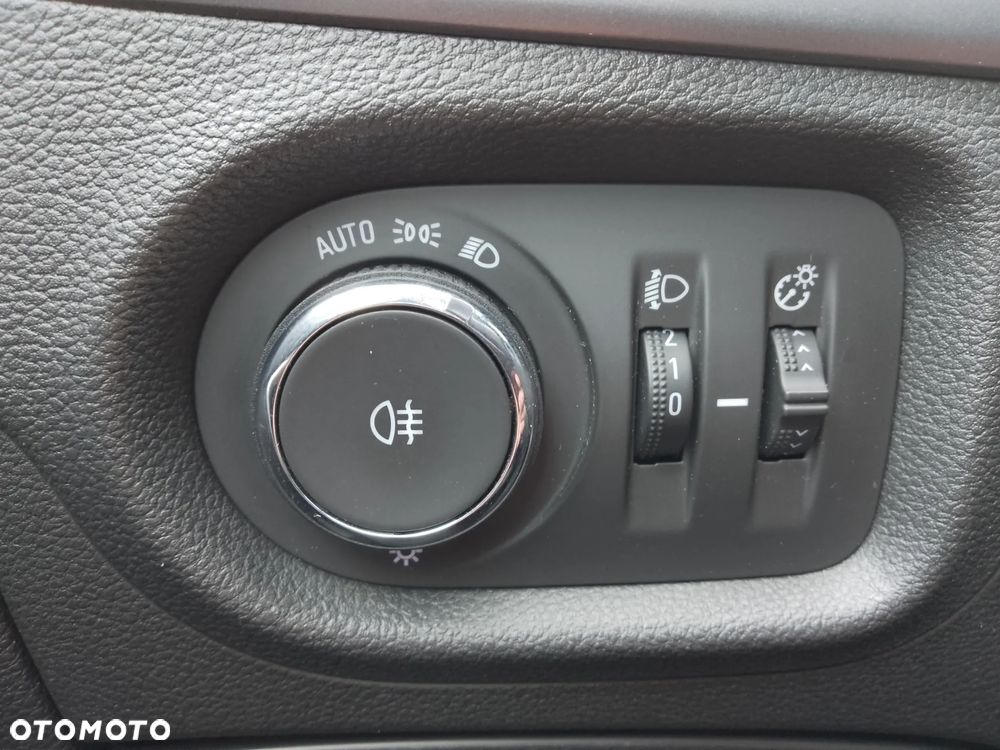 Opel Astra 1.2 T Edition S&S - 24