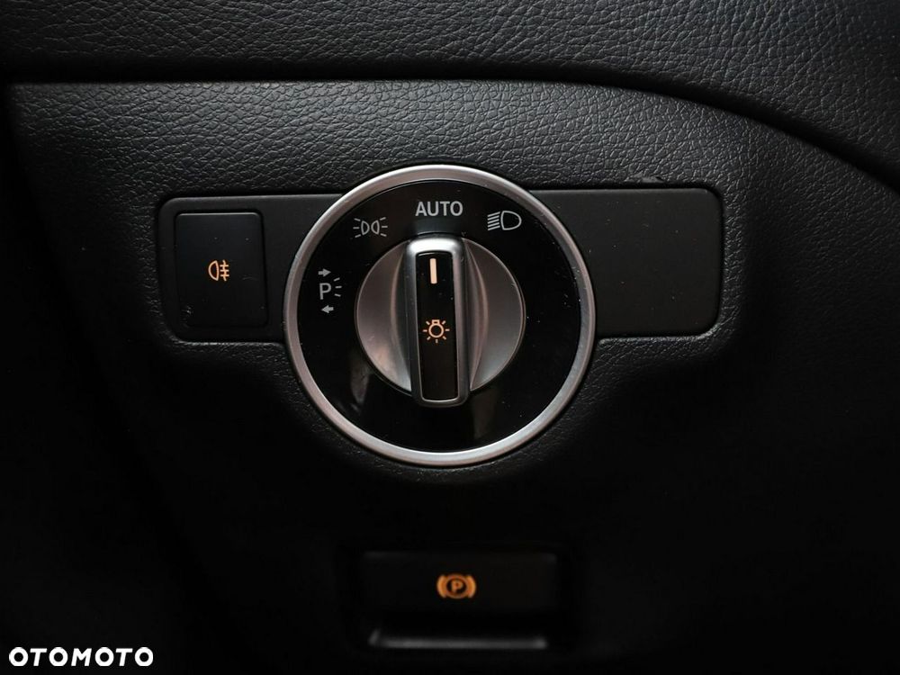 Mercedes-Benz GLA 200 Urban - 31