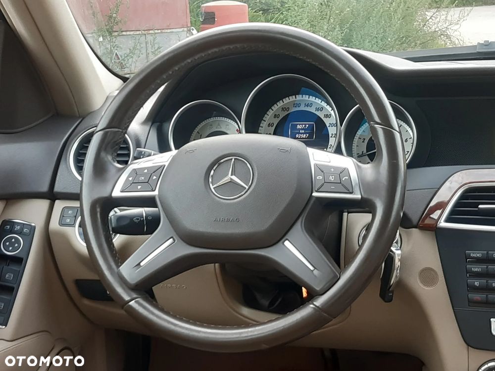 Mercedes-Benz Klasa C 180 CGI Automatik BlueEFFICIENCY - 22