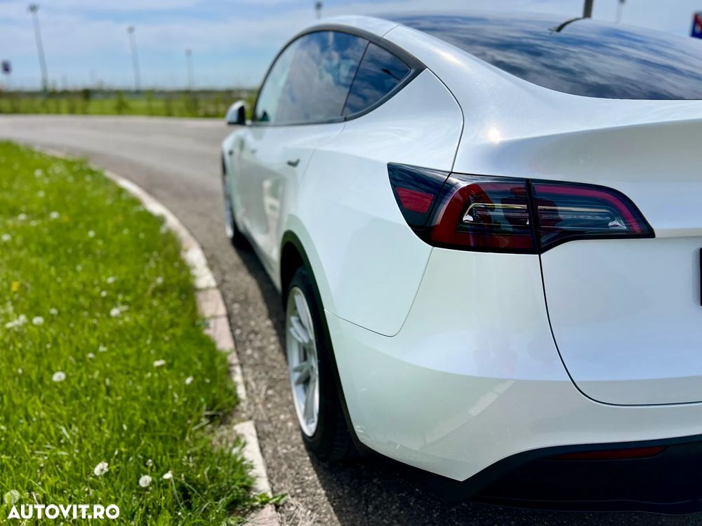 Tesla Model Y - 3