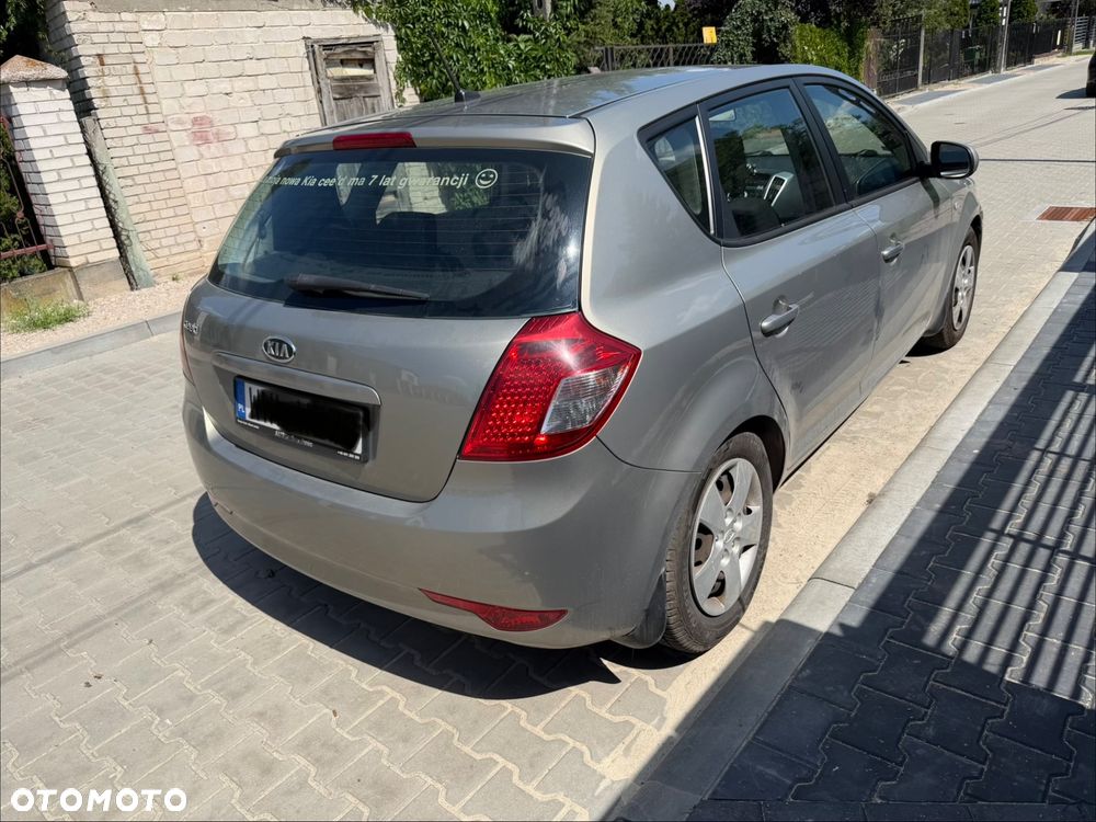 Kia Ceed - 8