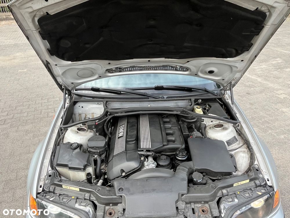 BMW Seria 3 325i - 16