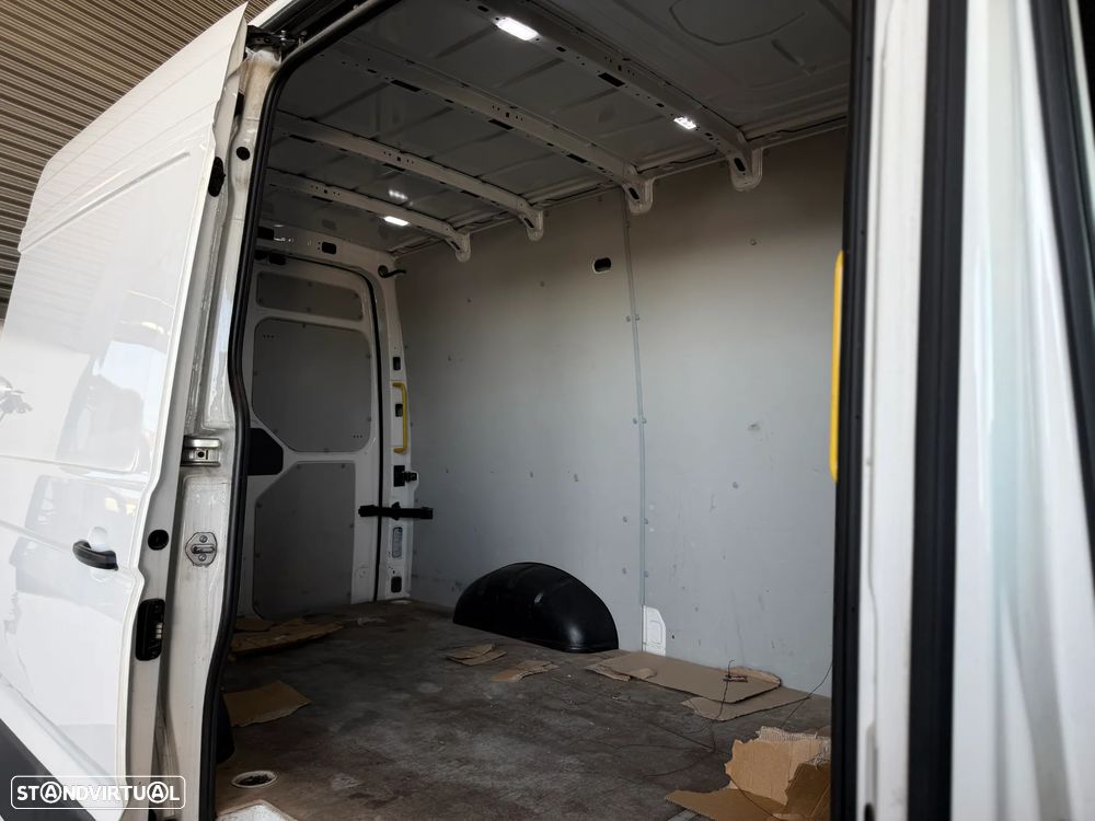 VW E-Crafter 35 L3H3 Premium - 18