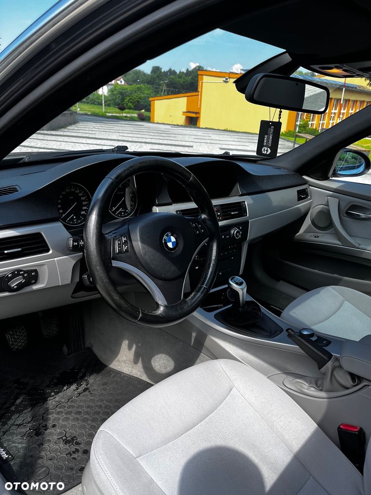 BMW Seria 3 325i xDrive - 12