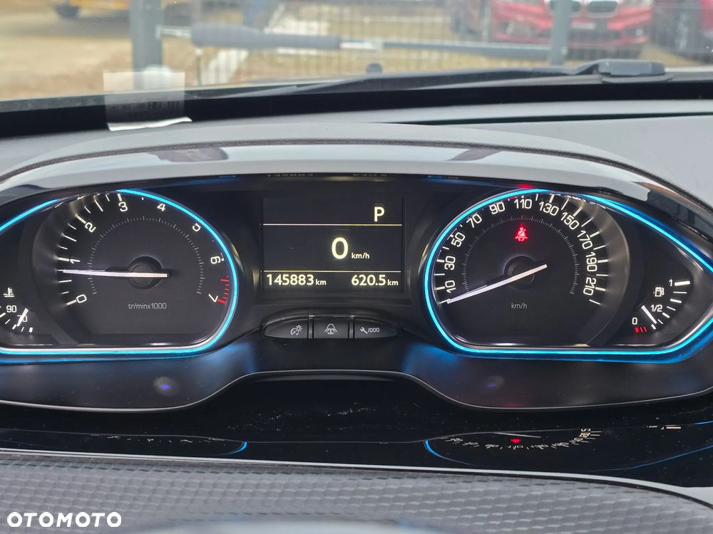 Peugeot 2008 1.2 Pure Tech Allure S&S EAT6 - 29