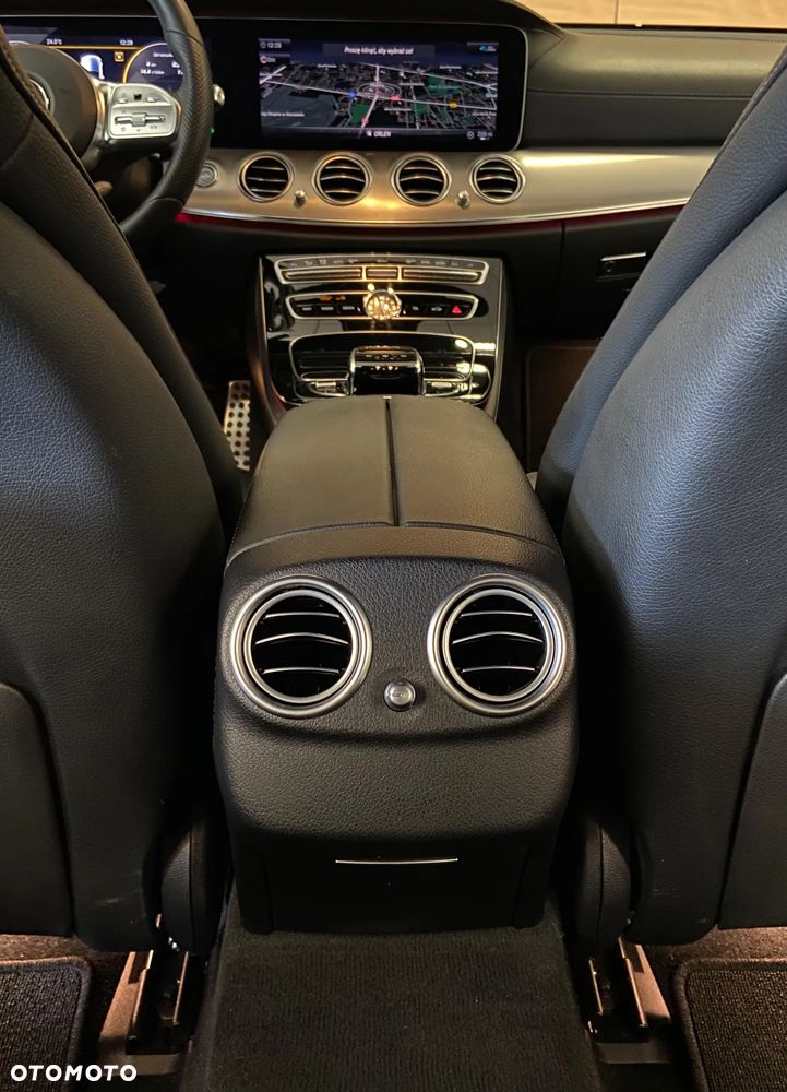 Mercedes-Benz Klasa E 220 d 4-Matic 9G-TRONIC - 13