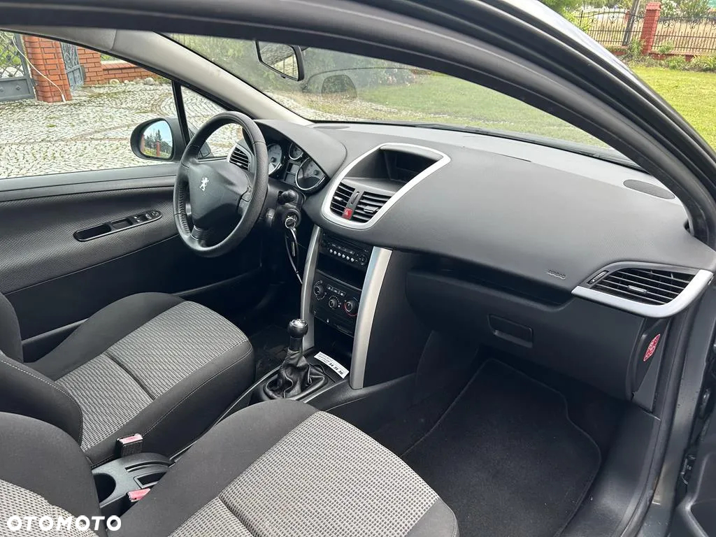 Peugeot 207 - 33